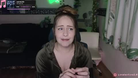 Lo Valentine online show from December 2, 5:13 am