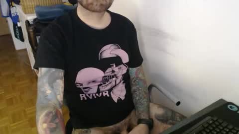 Snapshot of lovalova666 chatting on February 3, 8:41 am Guapito online show from February 3, 8:41 am