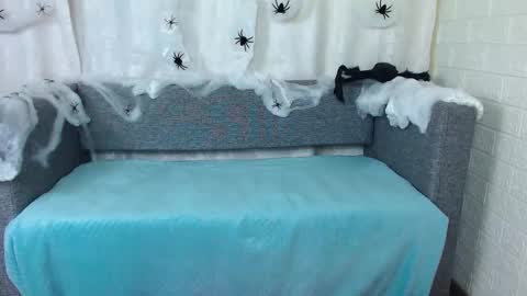 love bella  online show from October 7, 12:30 am