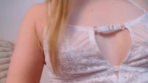 love bella  online show from May 8, 12:16 am