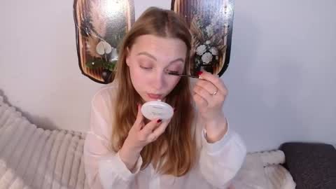 love bella  online show from May 12, 12:41 am