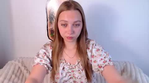 love bella  online show from June 15, 12:02 am