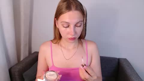 love bella  online show from June 19, 12:15 am