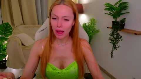 Snapshot of love_call chatting on May 2, 2:27 am love_call online show from May 2, 2:27 am