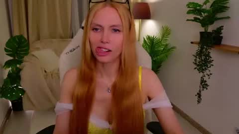 Snapshot of love_call chatting on July 3, 2:18 am love_call online show from July 3, 2:18 am