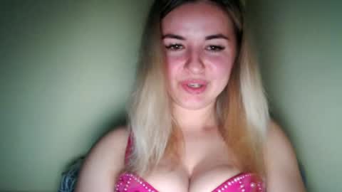 Snapshot of love_dom_meg chatting on June 17, 10:43 pm Megane online show from June 17, 10:43 pm
