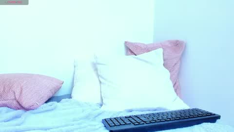 Kristen LoveBerry online show from June 11, 12:32 am