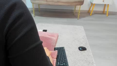 Andreea online show from May 8, 5:35 am
