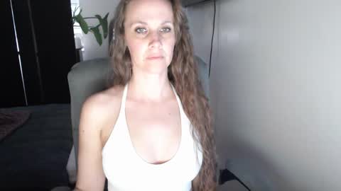 Snapshot of love_on_ chatting on December 1, 11:04 pm LoVe On  online show from December 1, 11:04 pm