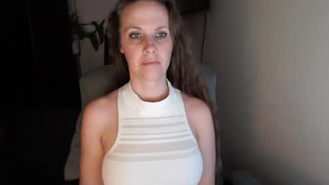 Snapshot of love_on_ chatting on December 6, 7:54 am LoVe On  online show from December 6, 7:54 am