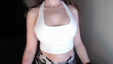 Snapshot of love_on_ chatting on December 8, 11:57 am LoVe On  online show from December 8, 11:57 am