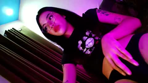 Snapshot of love_seren chatting on October 27, 11:03 am Seren online show from October 27, 11:03 am