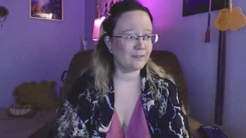 love_you_julia online show from September 19, 1:40 am