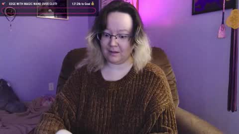 love_you_julia online show from November 19, 8:42 pm