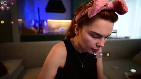 Snapshot of love_you_to123 chatting on March 3, 7:47 am love you to123 online show from March 3, 7:47 am