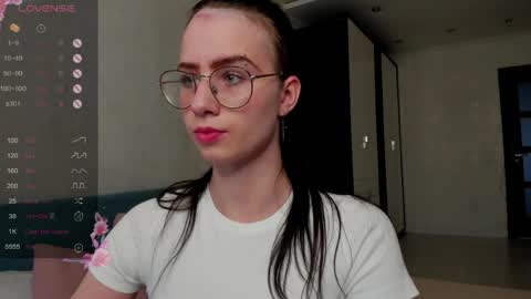 Snapshot of lovebettie chatting on March 30, 8:04 am Elisabette online show from March 30, 8:04 am