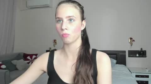 Snapshot of lovebettie chatting on June 9, 2:39 pm Elisabette online show from June 9, 2:39 pm