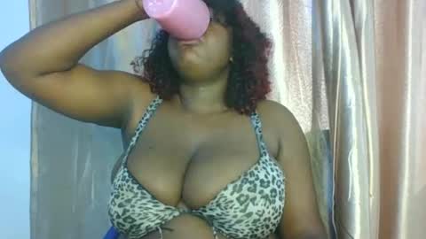 Snapshot of lovecumsluttie chatting on April 1, 9:32 am mila online show from April 1, 9:32 am