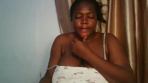 Snapshot of lovecumsluttie chatting on April 8, 12:43 am mila online show from April 8, 12:43 am