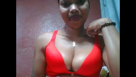 Snapshot of loveinlife750427 chatting on October 4, 6:22 am loveinlife750427 online show from October 4, 6:22 am