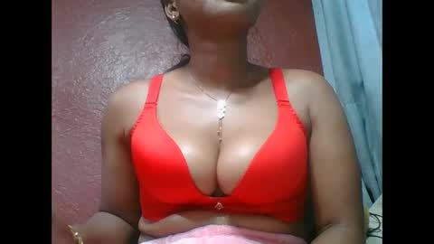 Snapshot of loveinlife750427 chatting on October 4, 6:28 pm loveinlife750427 online show from October 4, 6:28 pm