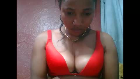 Snapshot of loveinlife750427 chatting on October 15, 6:52 pm loveinlife750427 online show from October 15, 6:52 pm