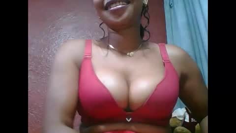 Snapshot of loveinlife750427 chatting on October 18, 5:32 am loveinlife750427 online show from October 18, 5:32 am