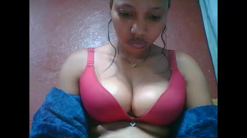 Snapshot of loveinlife750427 chatting on October 24, 8:22 am loveinlife750427 online show from October 24, 8:22 am