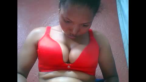 Snapshot of loveinlife750427 chatting on November 10, 3:55 pm loveinlife750427 online show from November 10, 3:55 pm