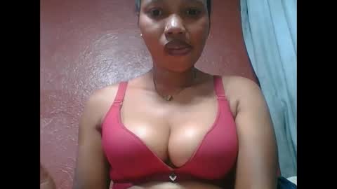 Snapshot of loveinlife750427 chatting on November 15, 9:39 am loveinlife750427 online show from November 15, 9:39 am