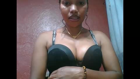 Snapshot of loveinlife750427 chatting on November 24, 8:58 am loveinlife750427 online show from November 24, 8:58 am