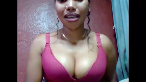 Snapshot of loveinlife750427 chatting on December 3, 8:12 am loveinlife750427 online show from December 3, 8:12 am