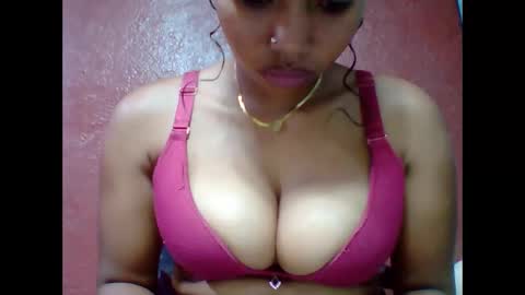 Snapshot of loveinlife750427 chatting on December 4, 6:12 am loveinlife750427 online show from December 4, 6:12 am