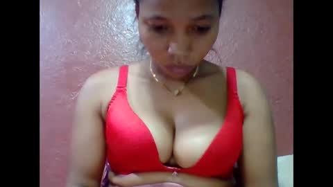 Snapshot of loveinlife750427 chatting on December 14, 8:41 am loveinlife750427 online show from December 14, 8:41 am