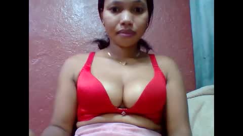 Snapshot of loveinlife750427 chatting on December 15, 8:51 am loveinlife750427 online show from December 15, 8:51 am