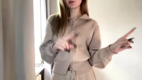 Ella online show from October 30, 5:53 am