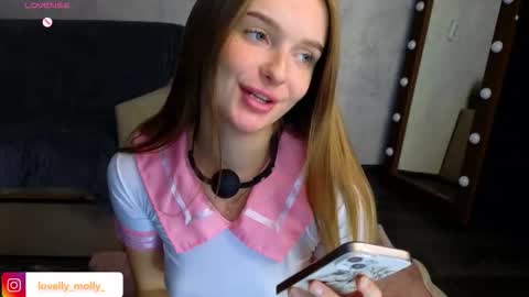 Snapshot of lovelly_molly chatting on December 4, 4:48 pm Molly online show from December 4, 4:48 pm
