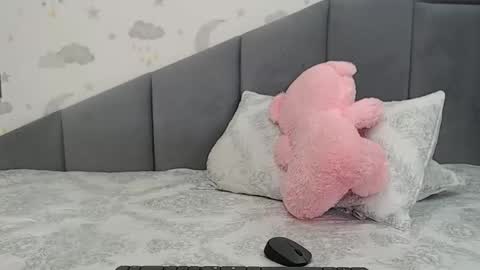 Snapshot of lovellykitty_1 chatting on April 16, 6:14 am lovellykitty online show from April 16, 6:14 am