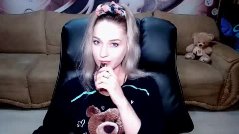 private open online show from December 3, 12:27 pm