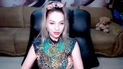 private open online show from December 8, 5:33 pm