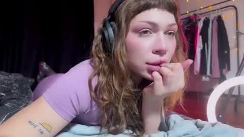 Elsa online show from December 7, 3:52 pm