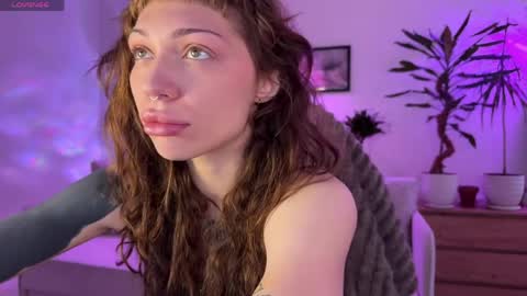 Snapshot of lovelorn_ chatting on April 5, 5:59 am Elsa online show from April 5, 5:59 am