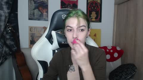 Cassie online show from December 18, 10:35 pm