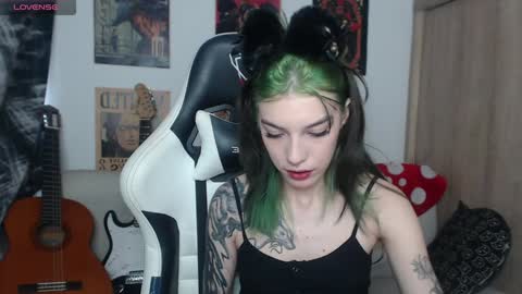 Cassie online show from December 19, 8:55 pm