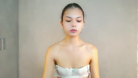 Snapshot of lovely_darlingx chatting on June 15, 2:36 am Precious . online show from June 15, 2:36 am