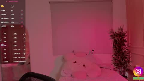 Snapshot of lovely_emma18 chatting on April 16, 2:07 pm Emma online show from April 16, 2:07 pm