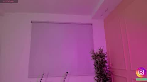 Snapshot of lovely_emma18 chatting on April 22, 1:23 pm Emma online show from April 22, 1:23 pm