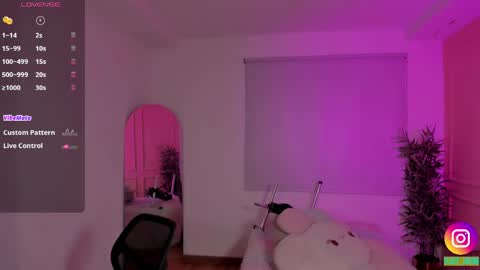 Snapshot of lovely_emma18 chatting on April 23, 1:46 pm Emma online show from April 23, 1:46 pm