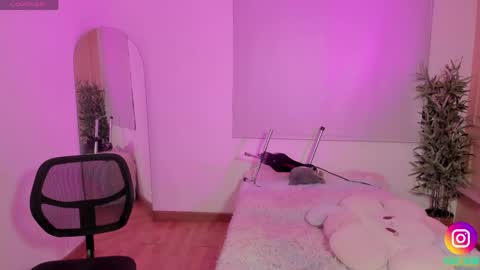 Snapshot of lovely_emma18 chatting on April 29, 1:04 pm Emma online show from April 29, 1:04 pm