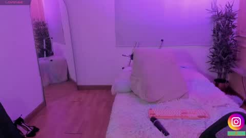 Snapshot of lovely_emma18 chatting on May 2, 1:05 pm Emma online show from May 2, 1:05 pm